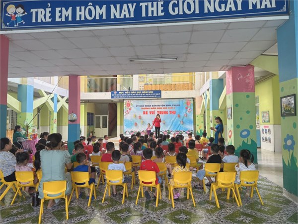 Ảnh hoạt động của bé